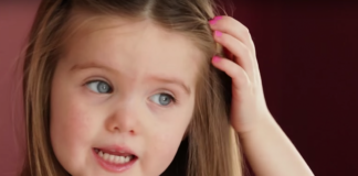 VIDEO: Adorable 3-year-old girl books hair appointment for her doll for a very special reason